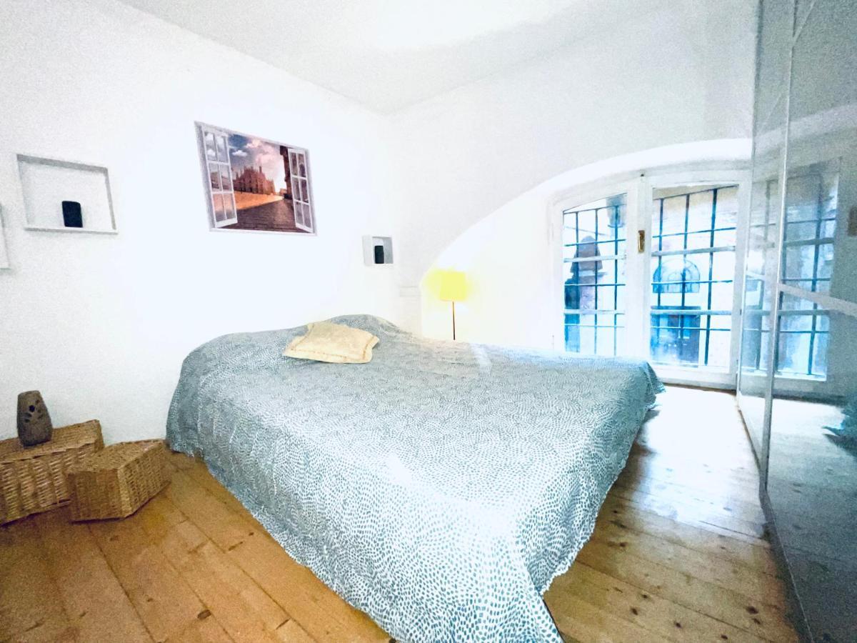 Apartment In 3 Minutes From Duomo Ingresso Via Dei Piatti ミラノ エクステリア 写真