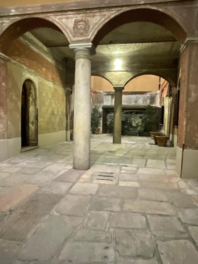 Apartment In 3 Minutes From Duomo Ingresso Via Dei Piatti ミラノ エクステリア 写真