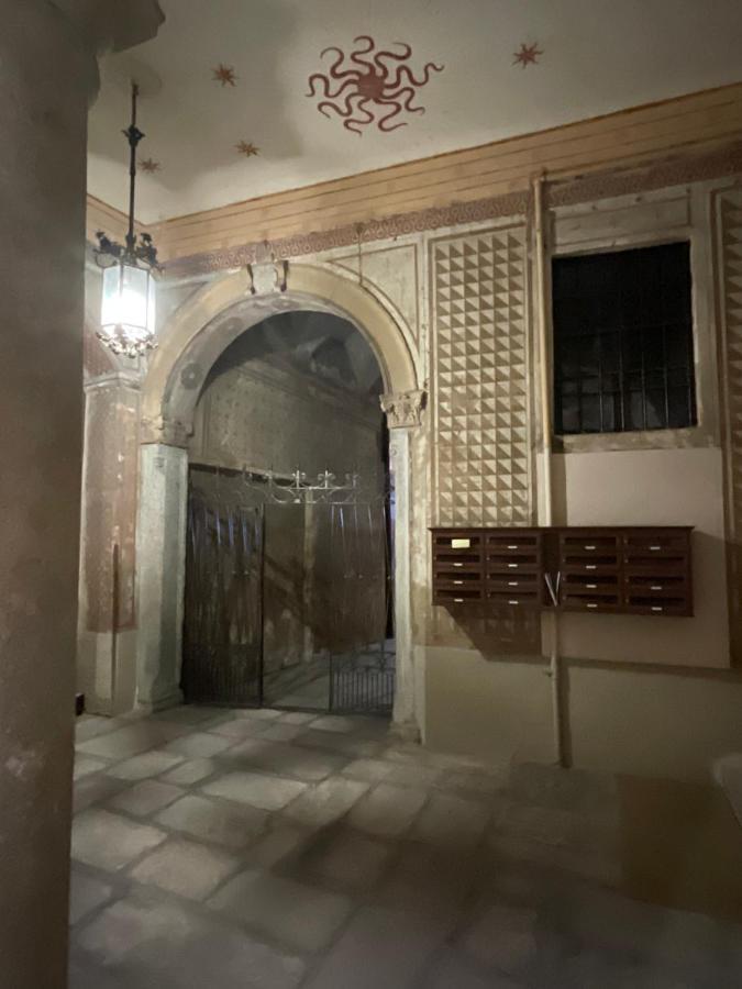 Apartment In 3 Minutes From Duomo Ingresso Via Dei Piatti ミラノ エクステリア 写真